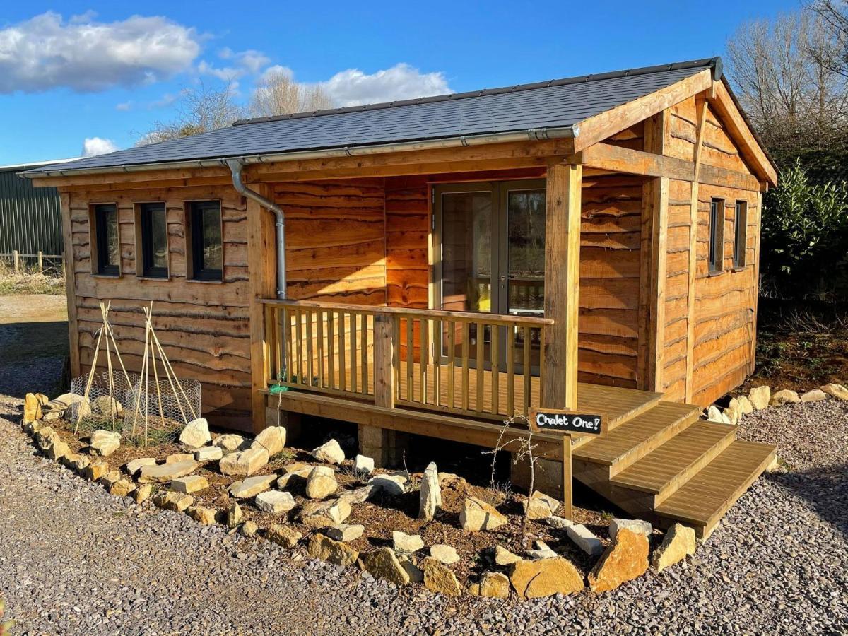 Hôtel The Holford Arms Chalets And Glamping à Didmarton Extérieur photo