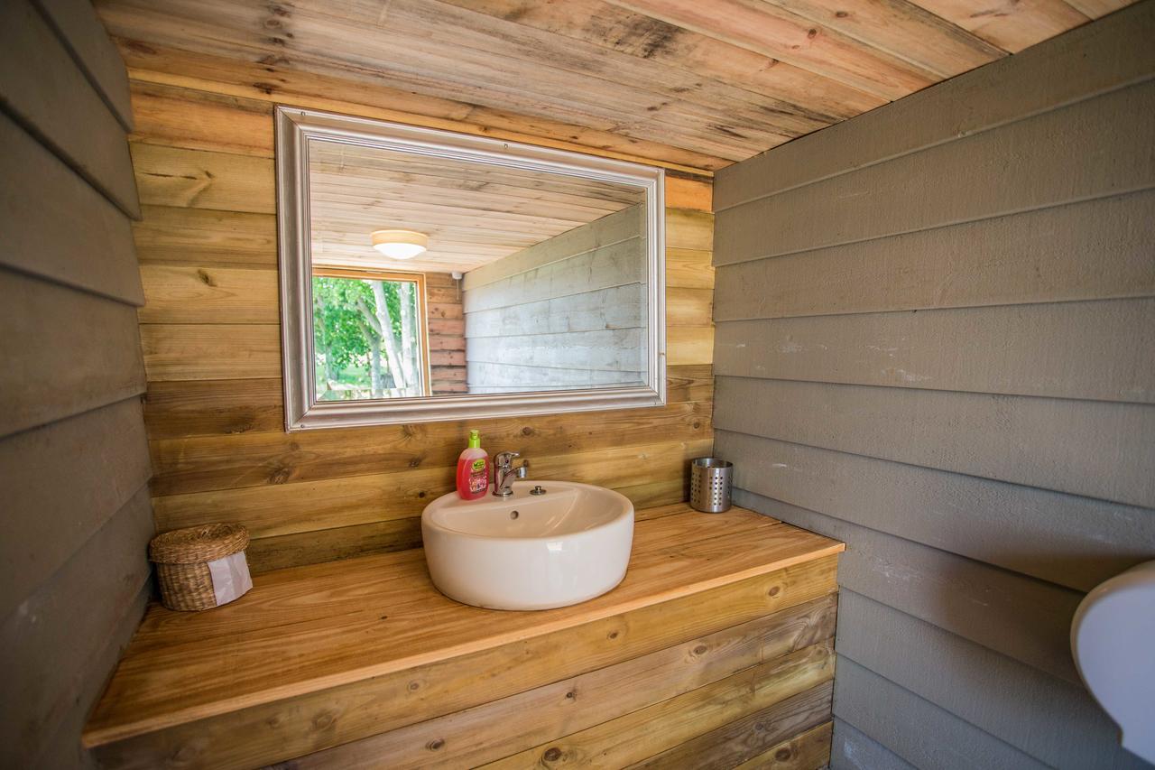 Hôtel The Holford Arms Chalets And Glamping à Didmarton Extérieur photo