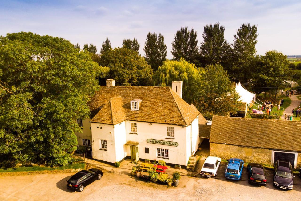Hôtel The Holford Arms Chalets And Glamping à Didmarton Extérieur photo